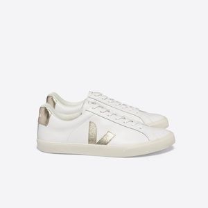 Veja Esplar Logo Leather Low-Top Sneakers